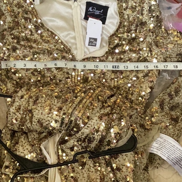 ๐HP๐MAC DUGGAL EMBELLISHED FRONT SLIT LONG SLEEVE GOWN. Size 4 and 6 - Picture 11 of 17